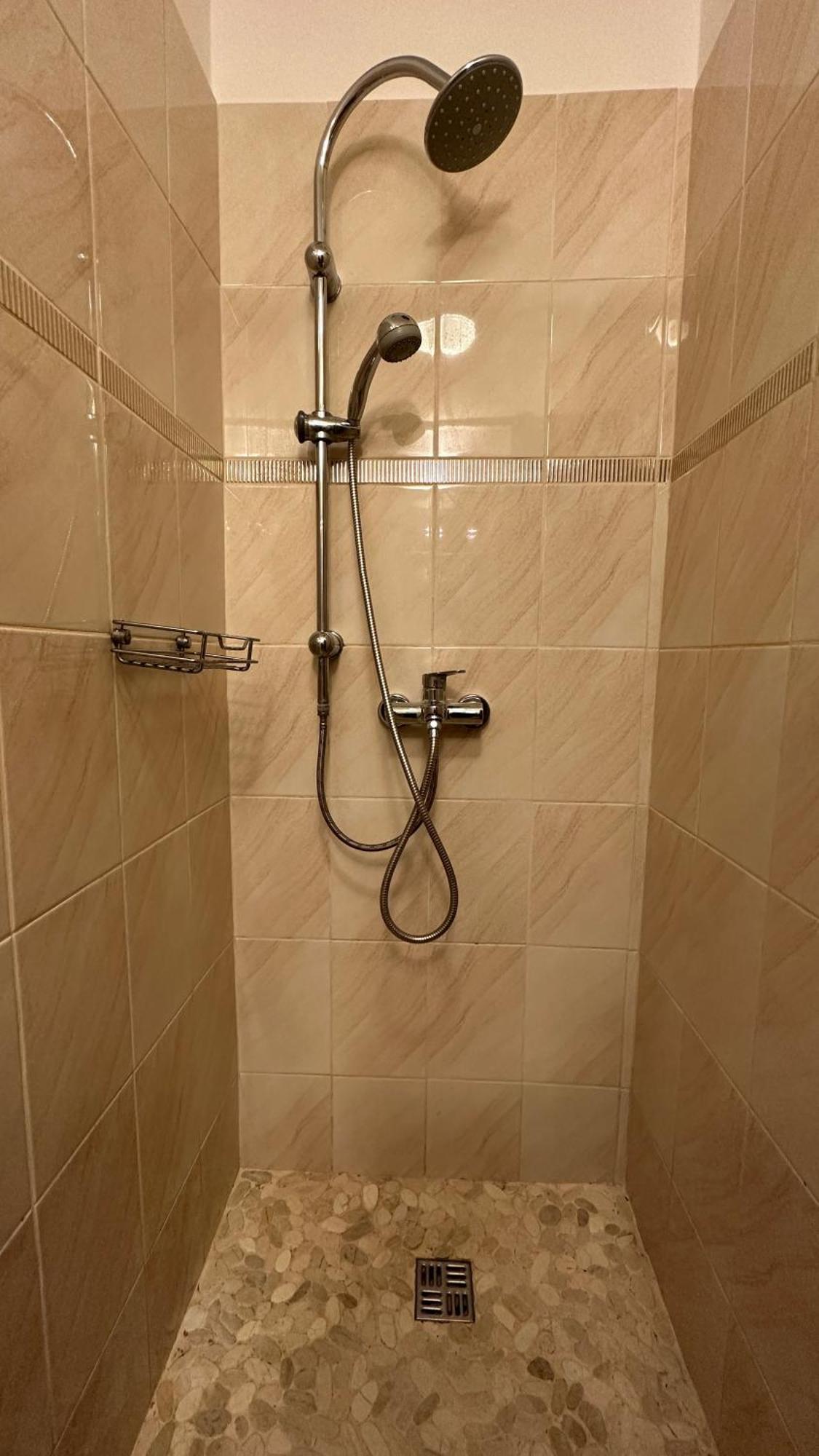 Juan Apartmán *