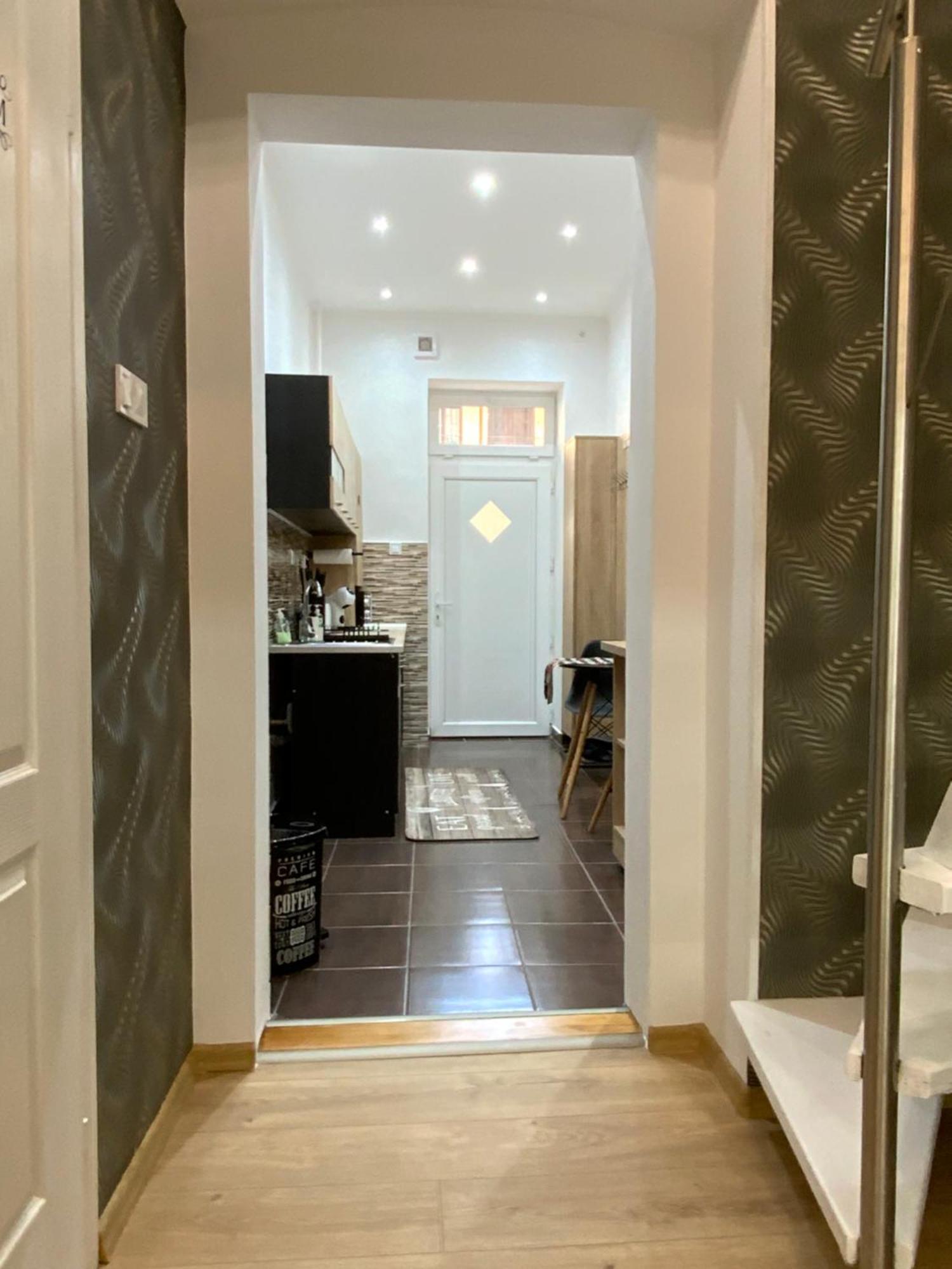 Center Apartment *