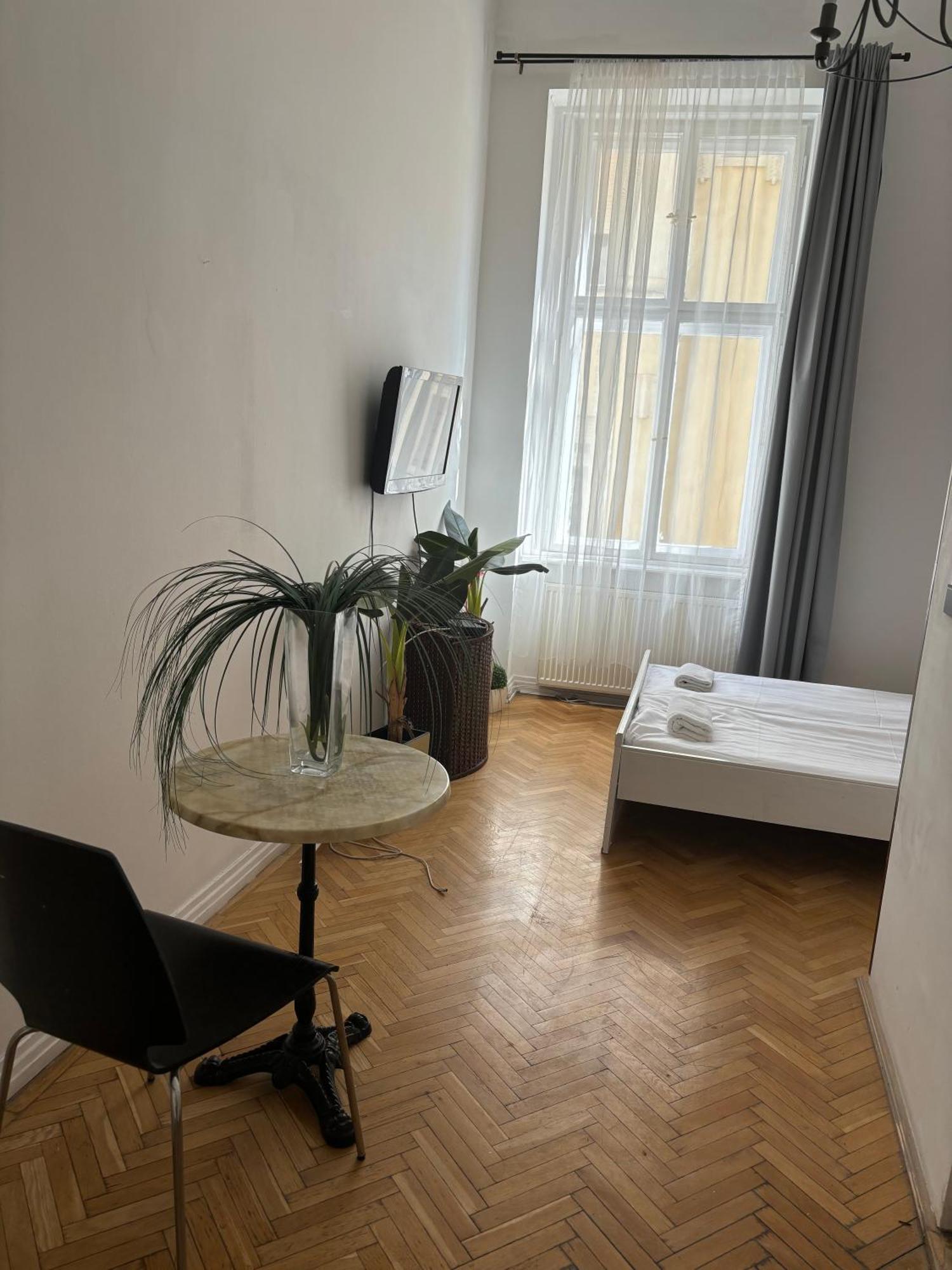 Homestay Spring Roses Downtown Boutique 2 *