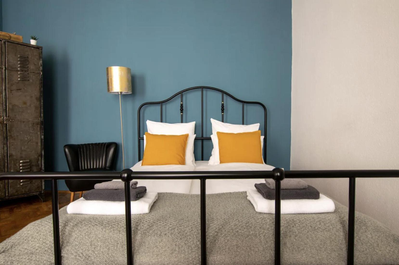 Standard By Hi5 - Charming * Budapest