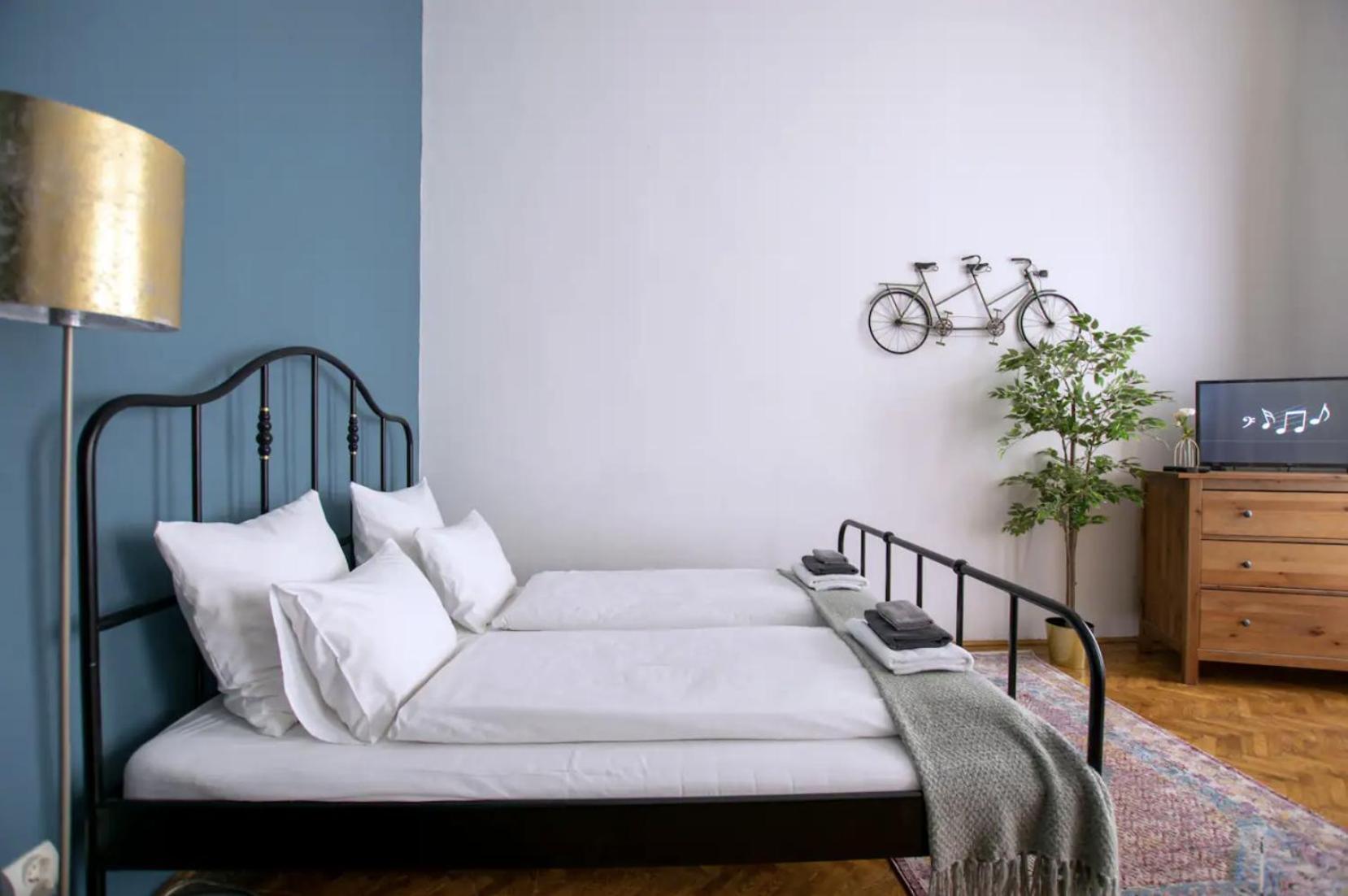 Standard By Hi5 - Charming * Budapest