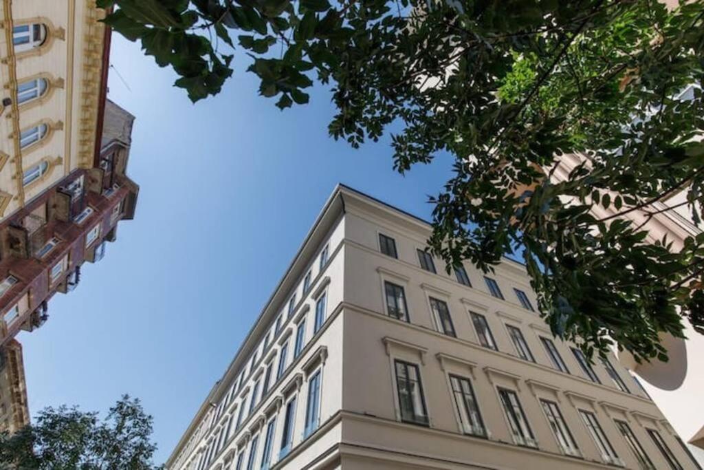 Royal In The Center With Free Parking! * Budapest