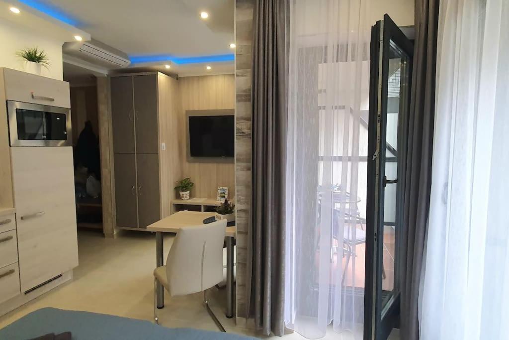 Apartment Royal In The Center With Free Parking!