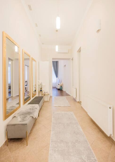 Modern And Stylish 2-bedroom In The Center Apartmán