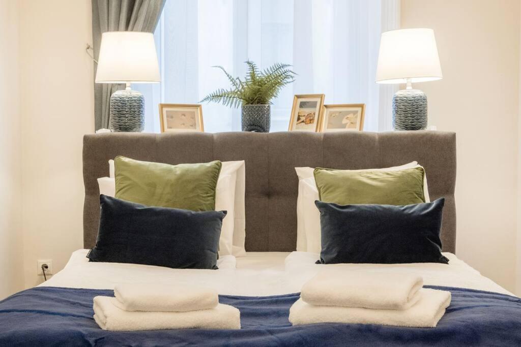 Modern And Stylish 2-bedroom In The Center