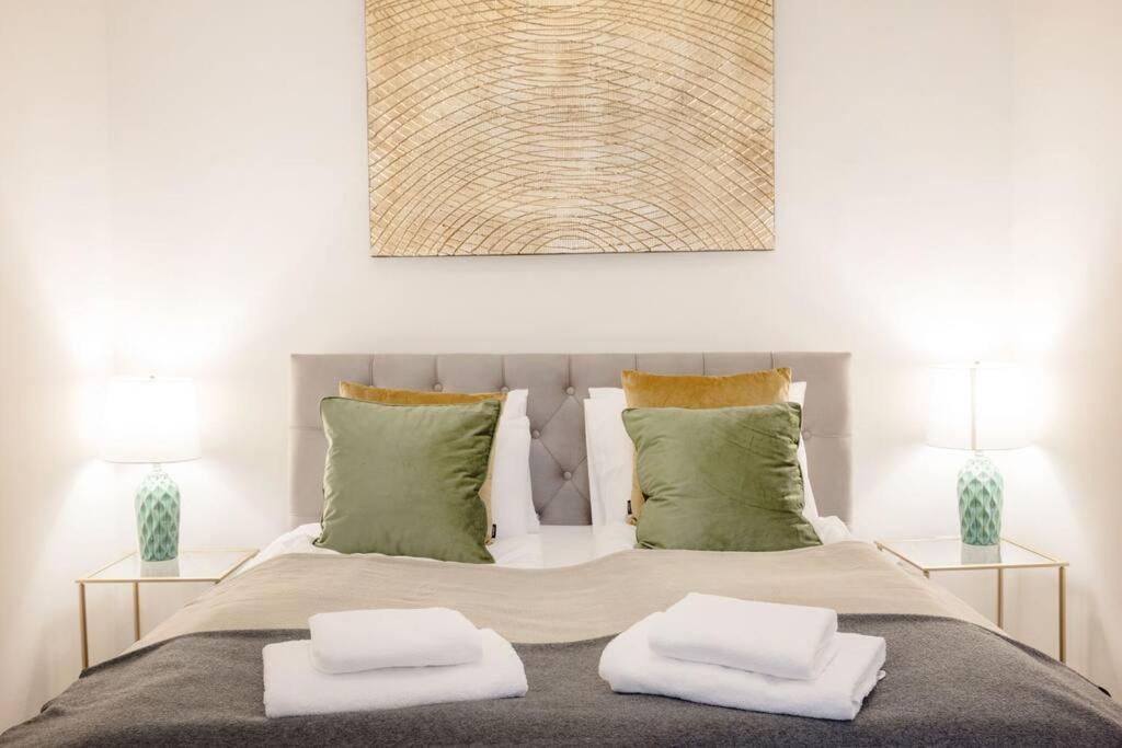 Modern And Stylish 2-bedroom In The Center