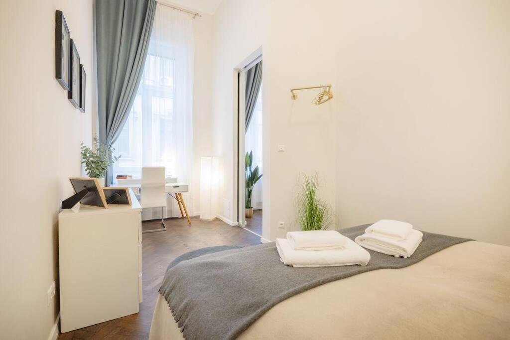 Modern And Stylish 2-bedroom In The Center *