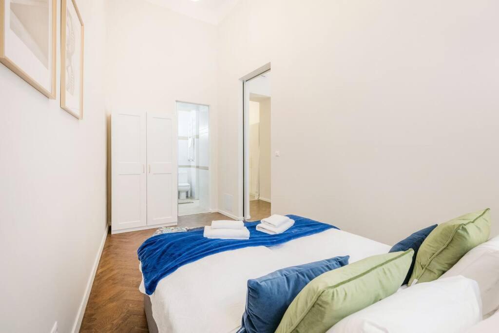 Modern And Stylish 2-bedroom In The Center * Budapest