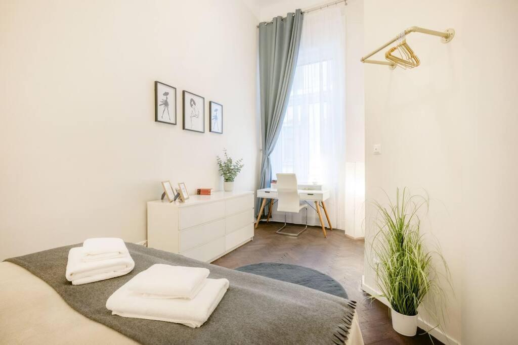 Modern And Stylish 2-bedroom In The Center *