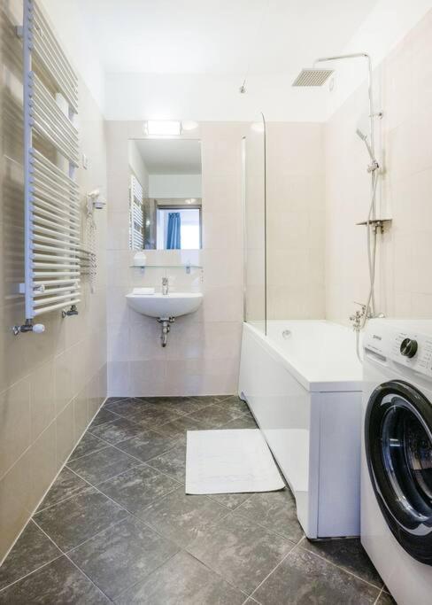 Stylish With Balcony In Appartement Budapest