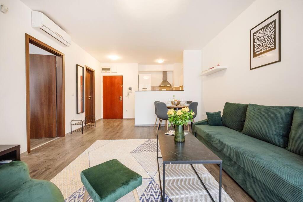 Stylish With Balcony In Appartement Budapest