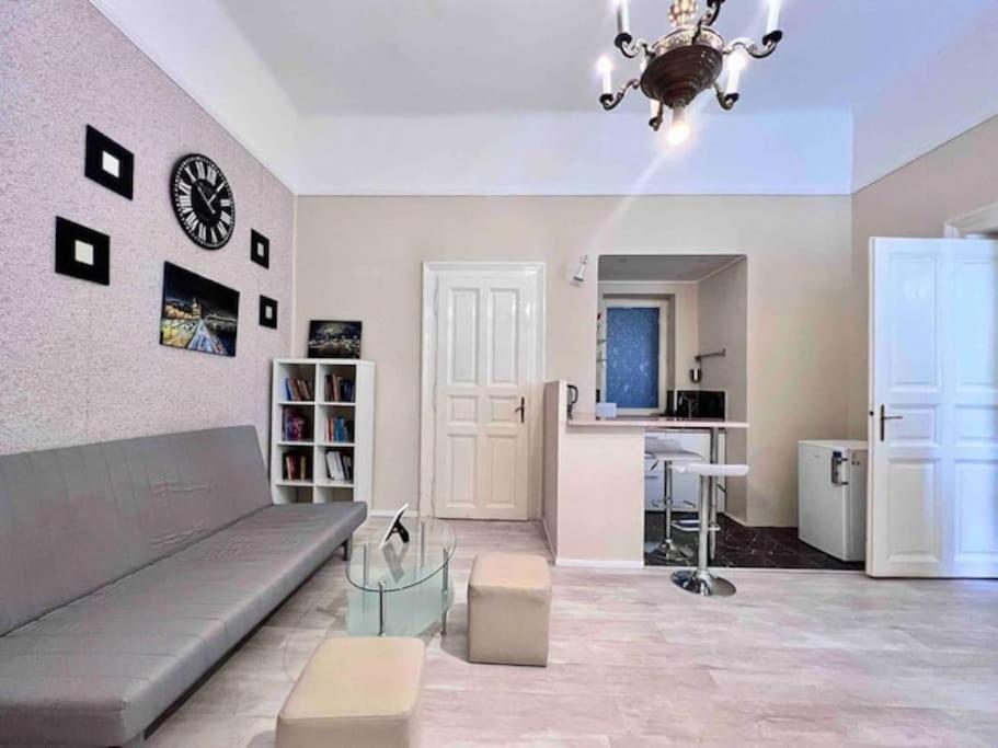 Urban Escape-cozy In Center Budapest