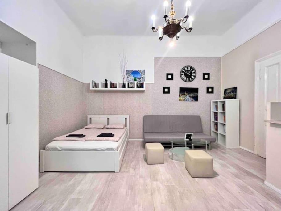 Urban Escape-cozy In Center