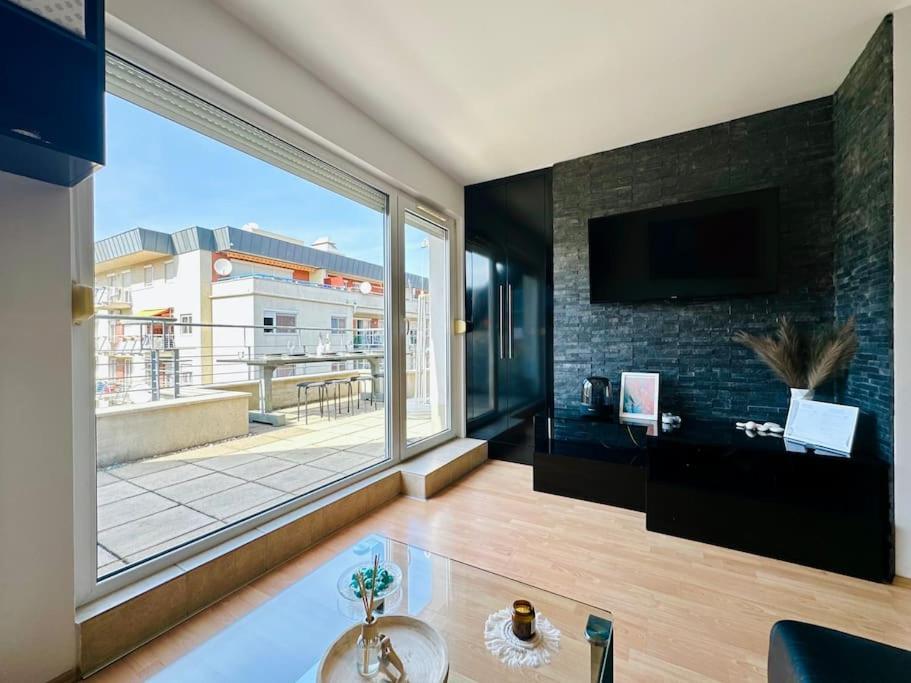 Riverside - Free Parking Apartment