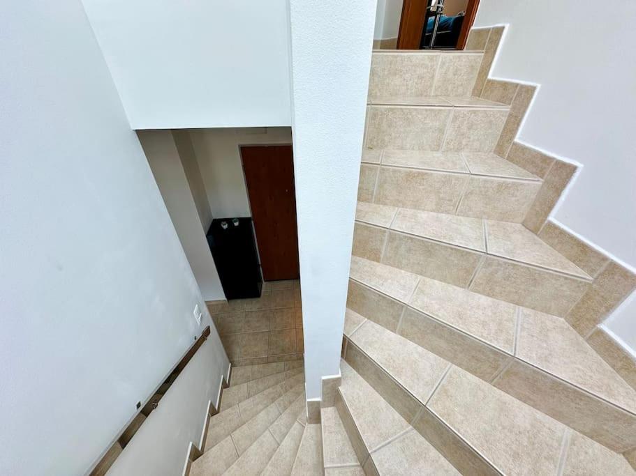 Riverside - Free Parking Apartment