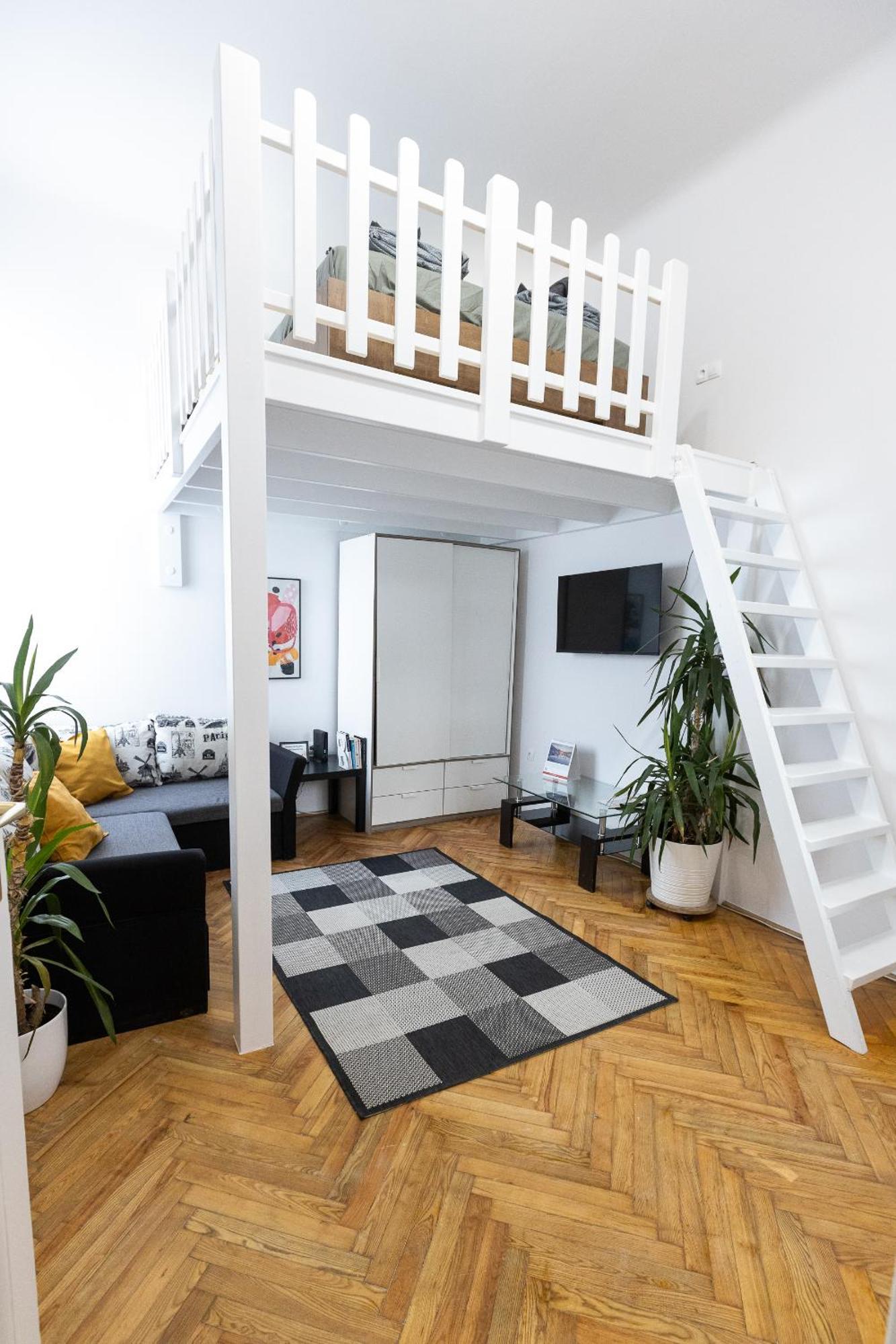 Cozy With Terrace Apartamento