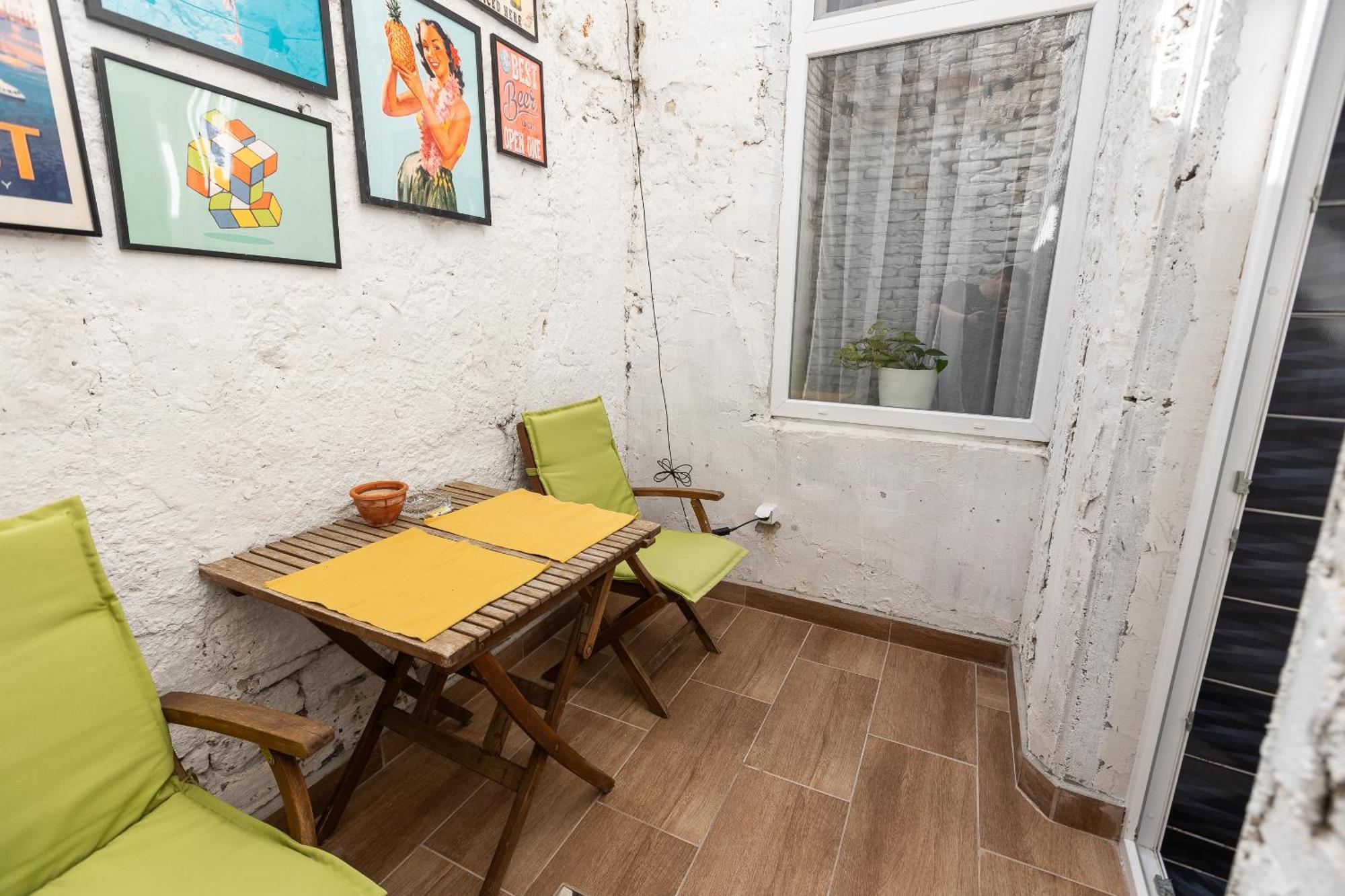 Cozy With Terrace Apartamento