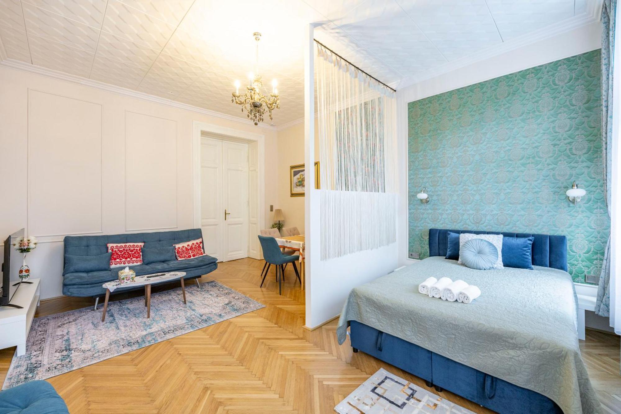 Deluxe In Art Nouveau House- With Garage Apartamento *