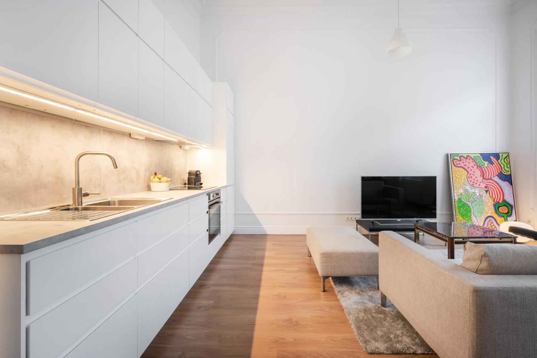 Classical With Modern Style Downtown!