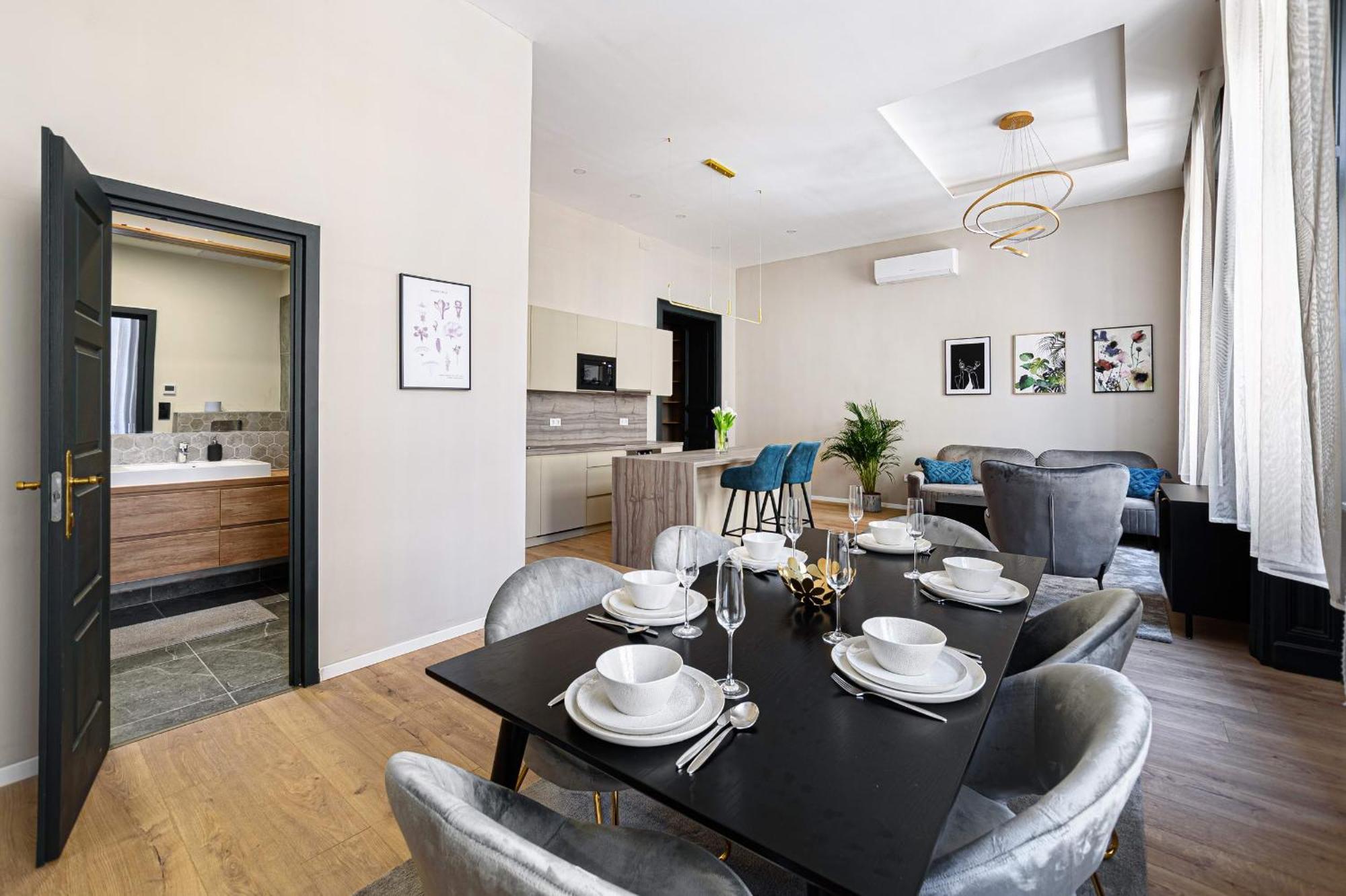 Luxurious & Spacious In The Kertesz Street Apartment Budapest