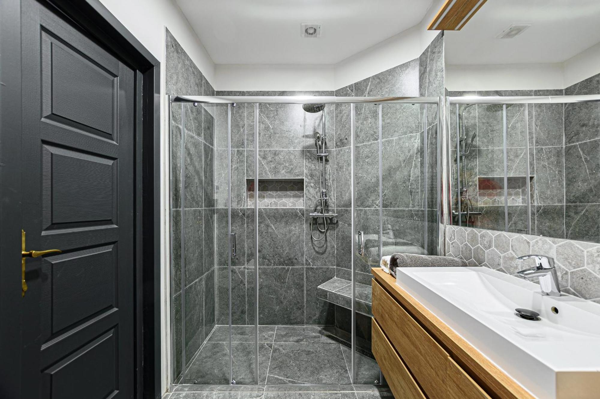 Apartment Luxurious & Spacious In The Kertesz Street *