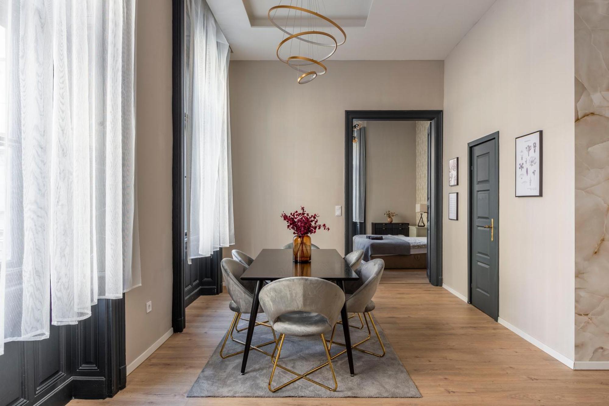 Luxurious & Spacious In The Kertesz Street Apartment