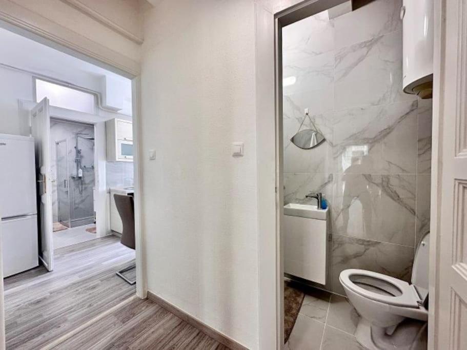 Synagogue 8ppl 2br 2bth Budapest
