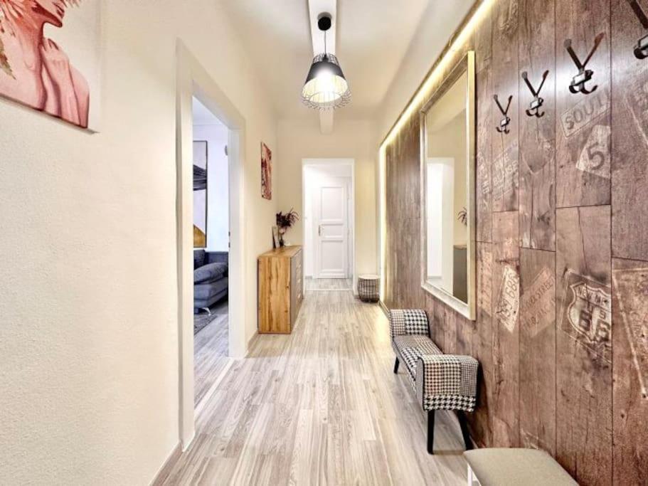 Synagogue 8ppl 2br 2bth *