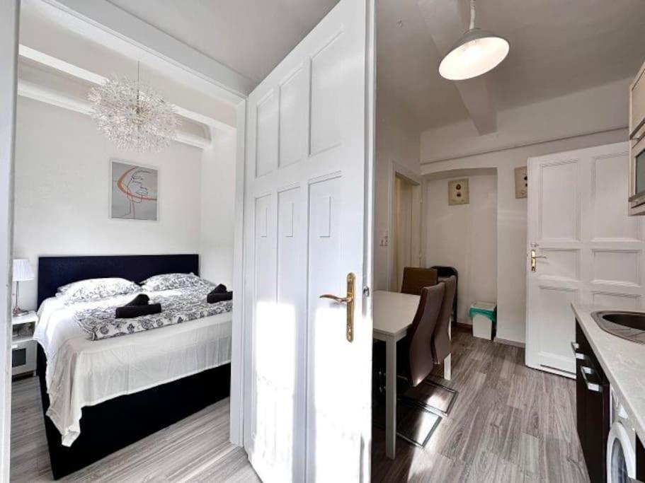 Synagogue 8ppl 2br 2bth Budapest