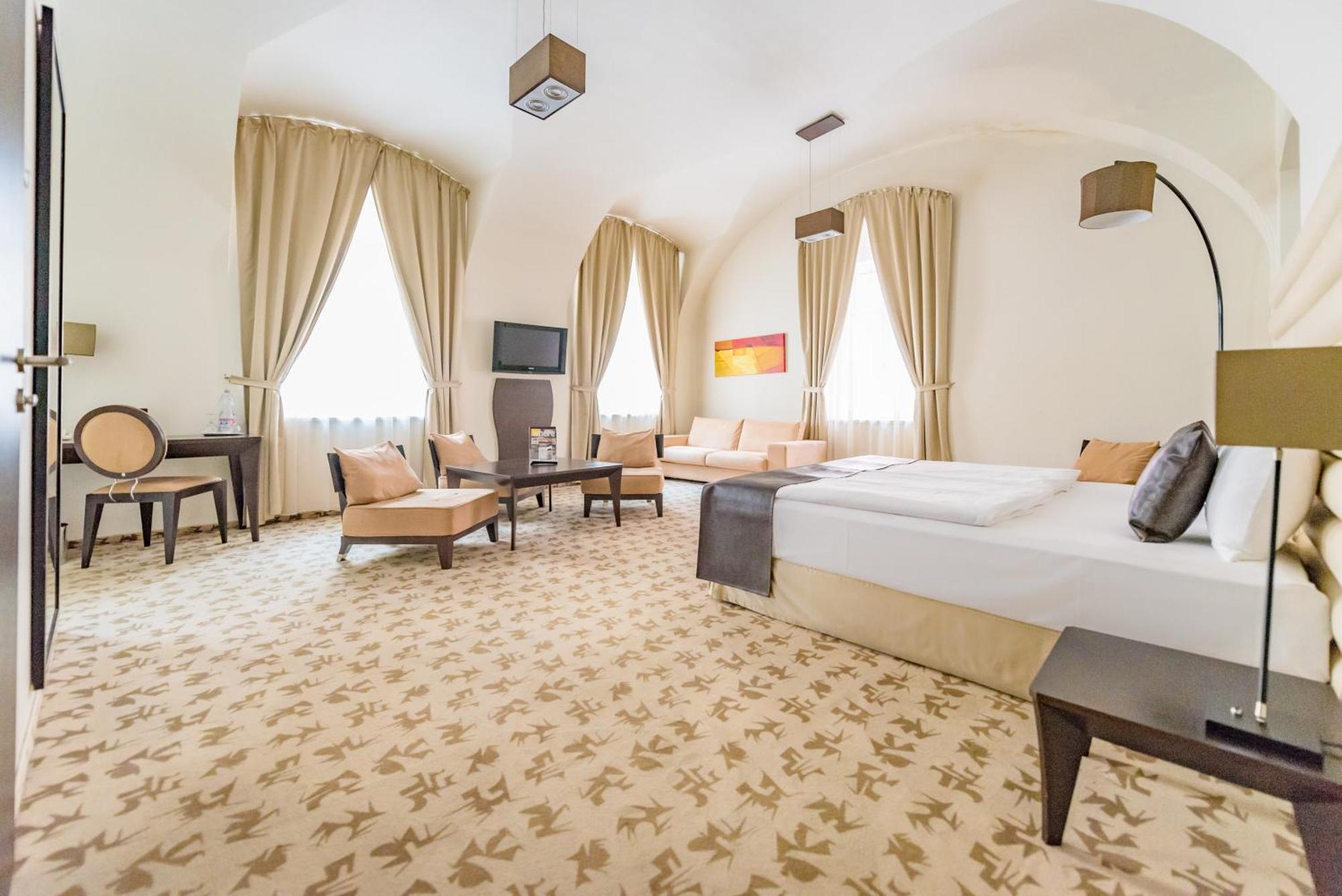 Hotel Buda Castle 4*