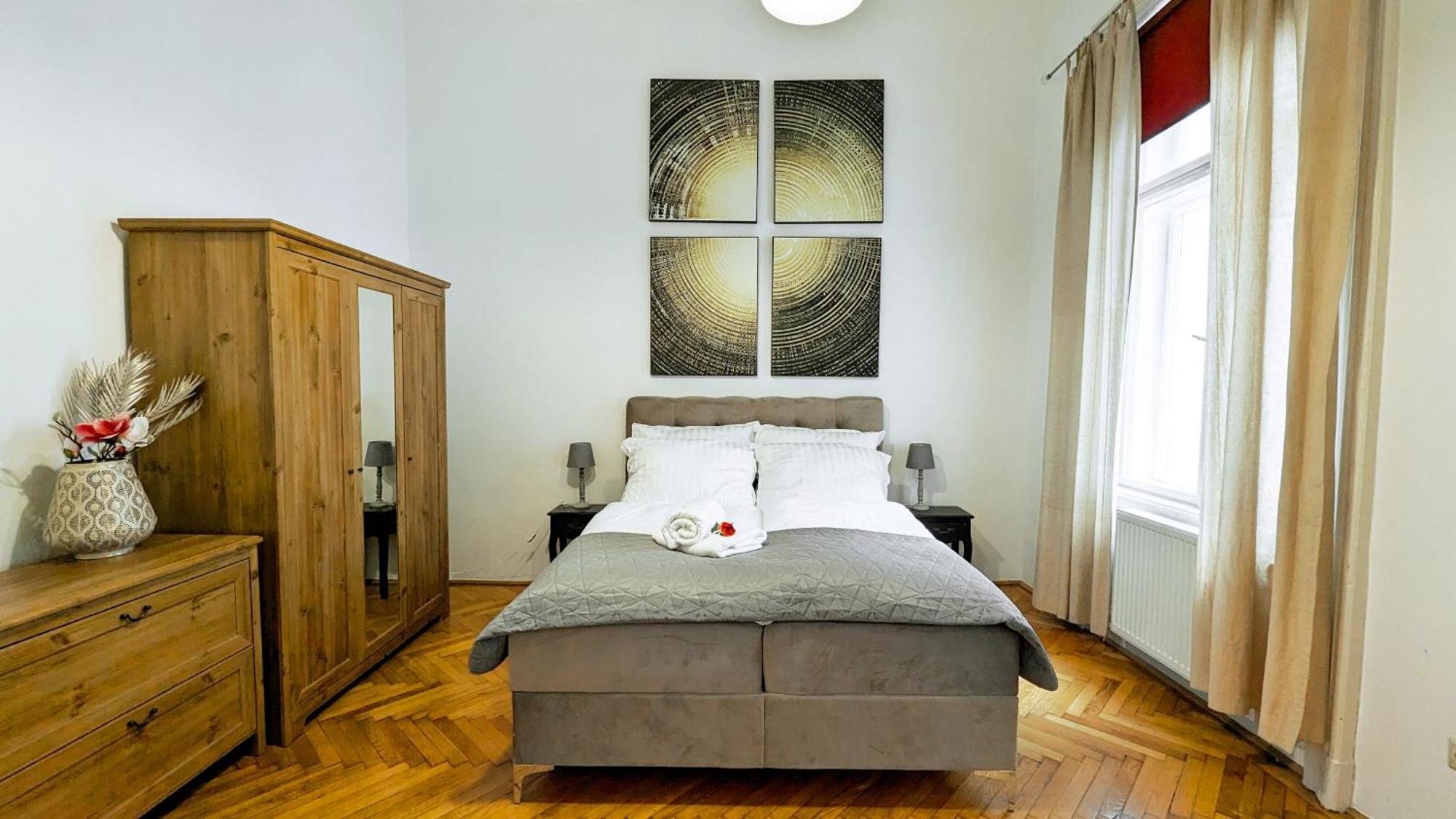 Heart Of The City, Entire Very Big Apartment Budapest