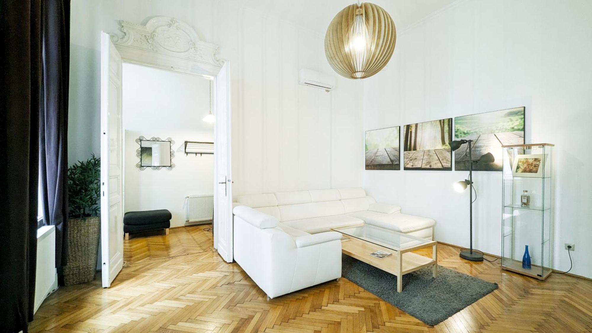 Apartment Heart Of The City, Entire Very Big