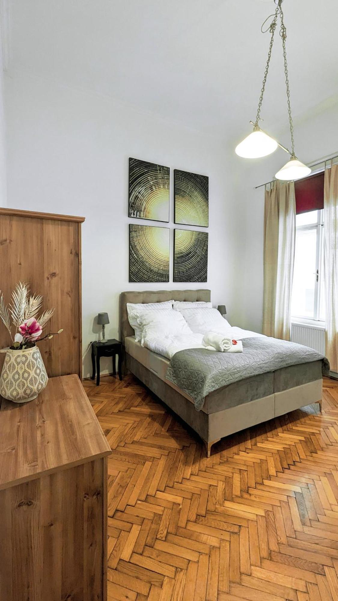 Heart Of The City, Entire Very Big Apartment *