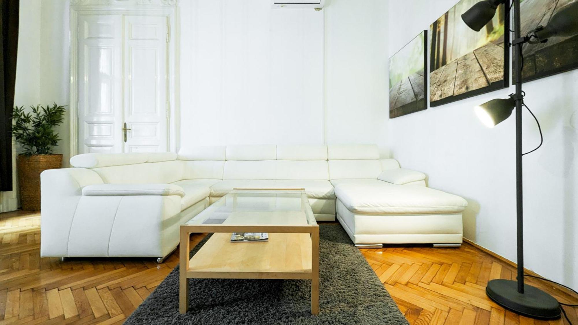 Apartment Heart Of The City, Entire Very Big *