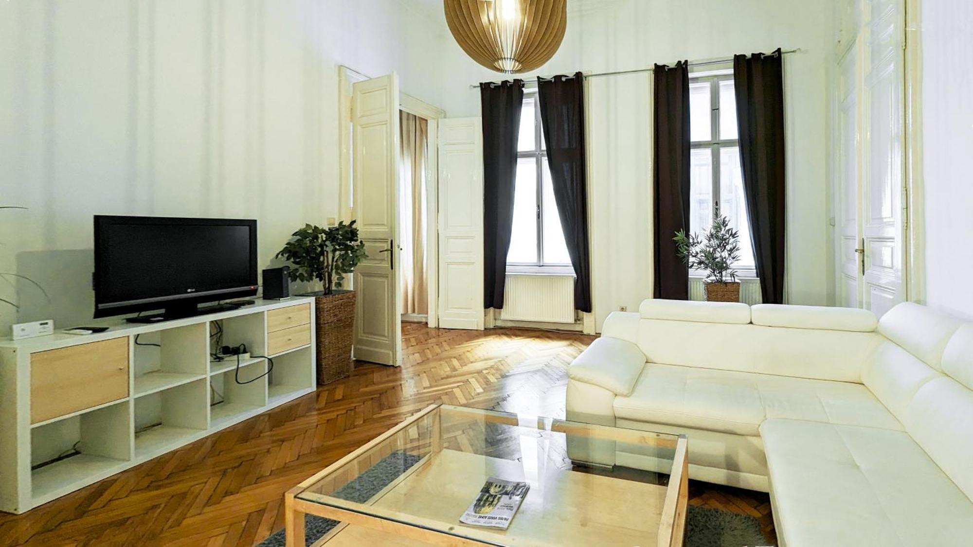 Heart Of The City, Entire Very Big Apartment Budapest