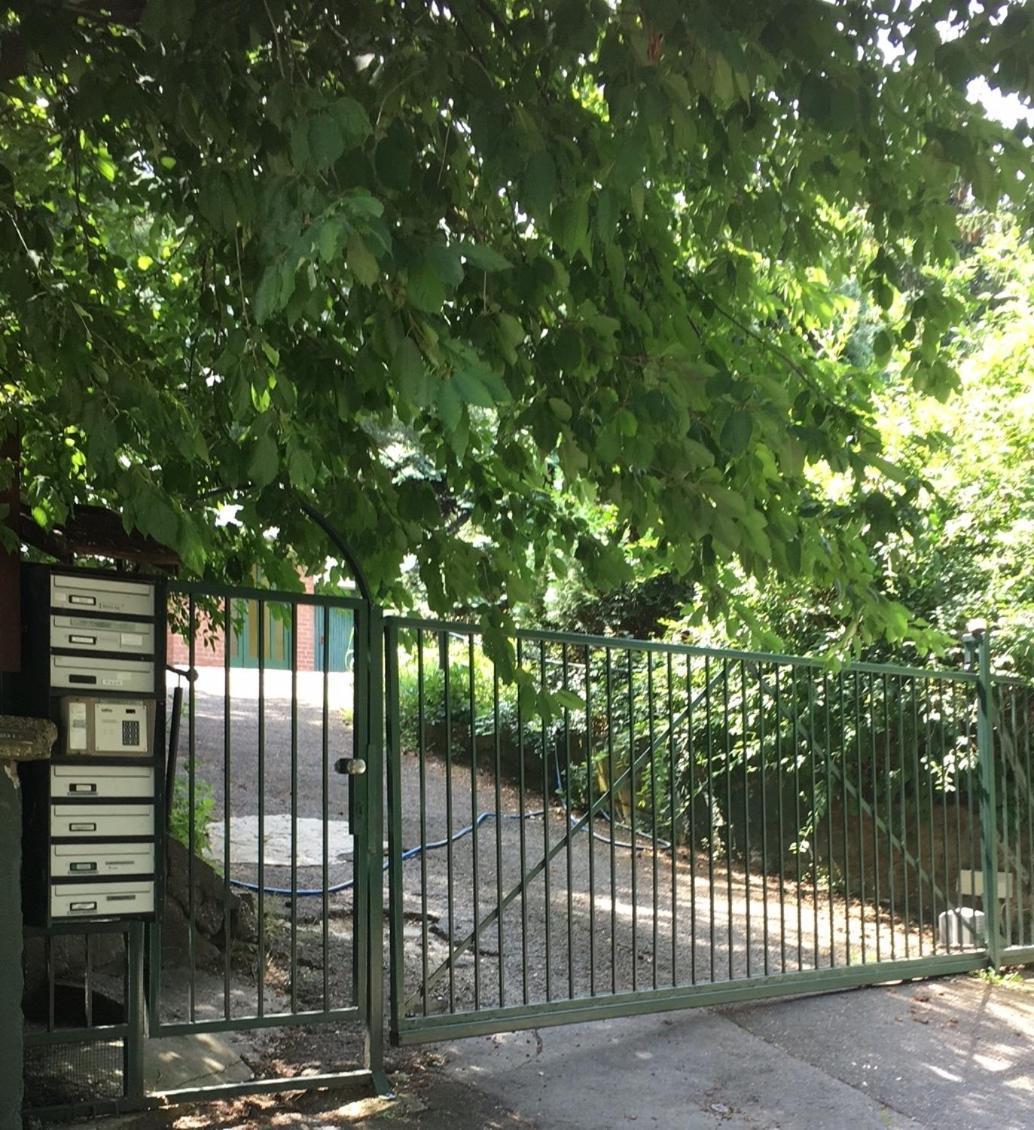 Romantic Two Bedroom In The Hills Of With Private Parking Apartment *