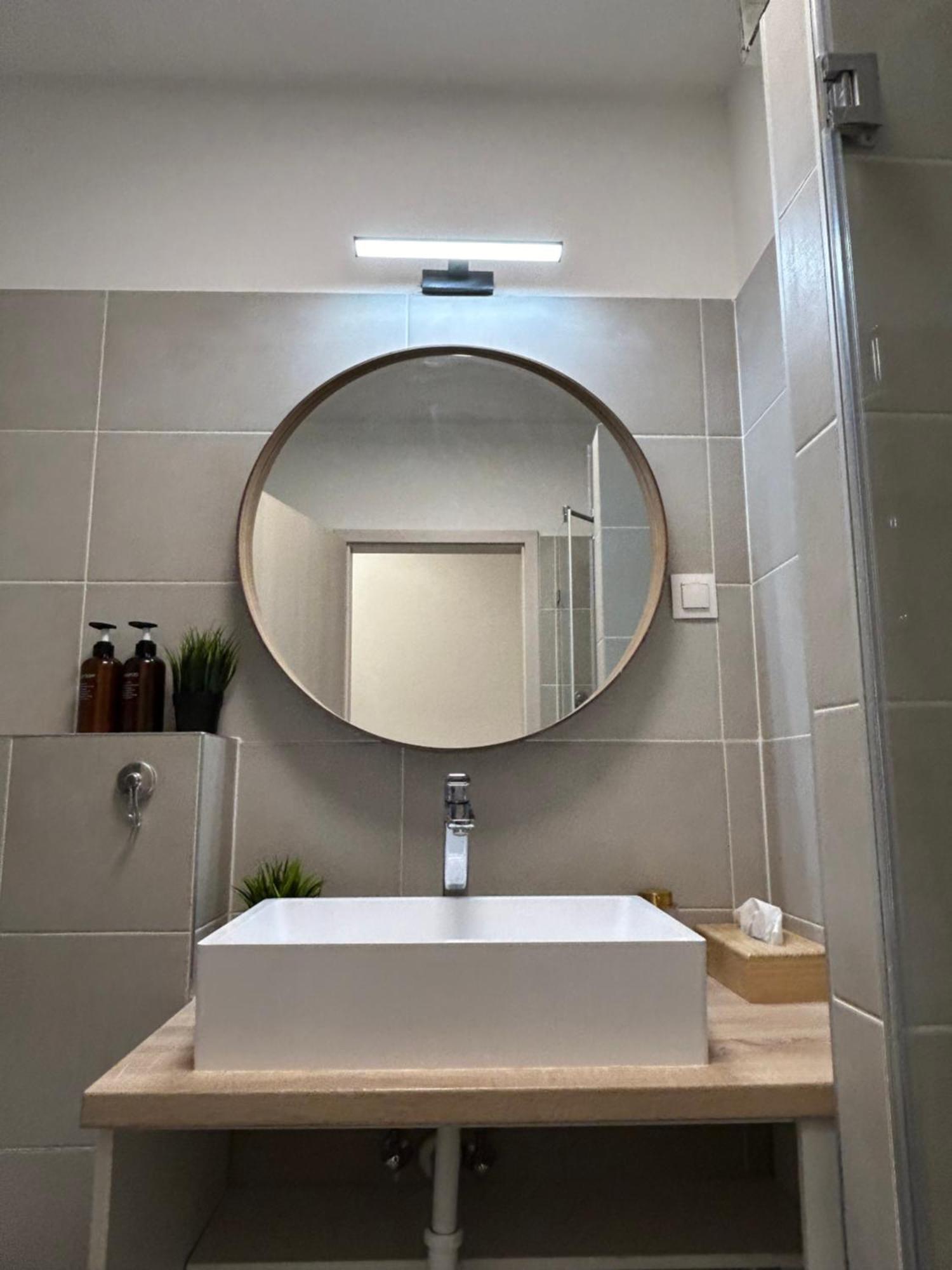 West Budapest-edge Of Downtown-free Parking Apartman