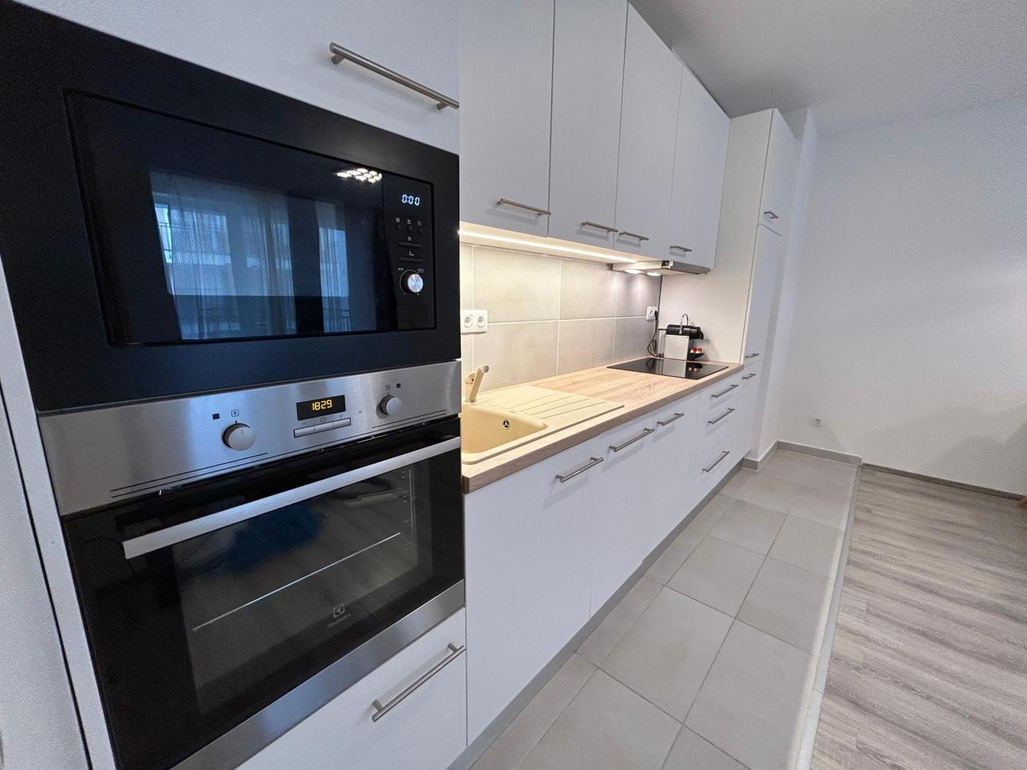 West Budapest-edge Of Downtown-free Parking * Budapest