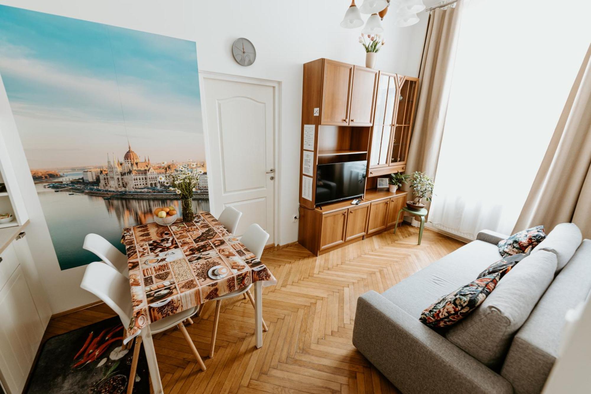 Apartment Margaret & Violet - Stylish Downtown Apartments In Budapest *