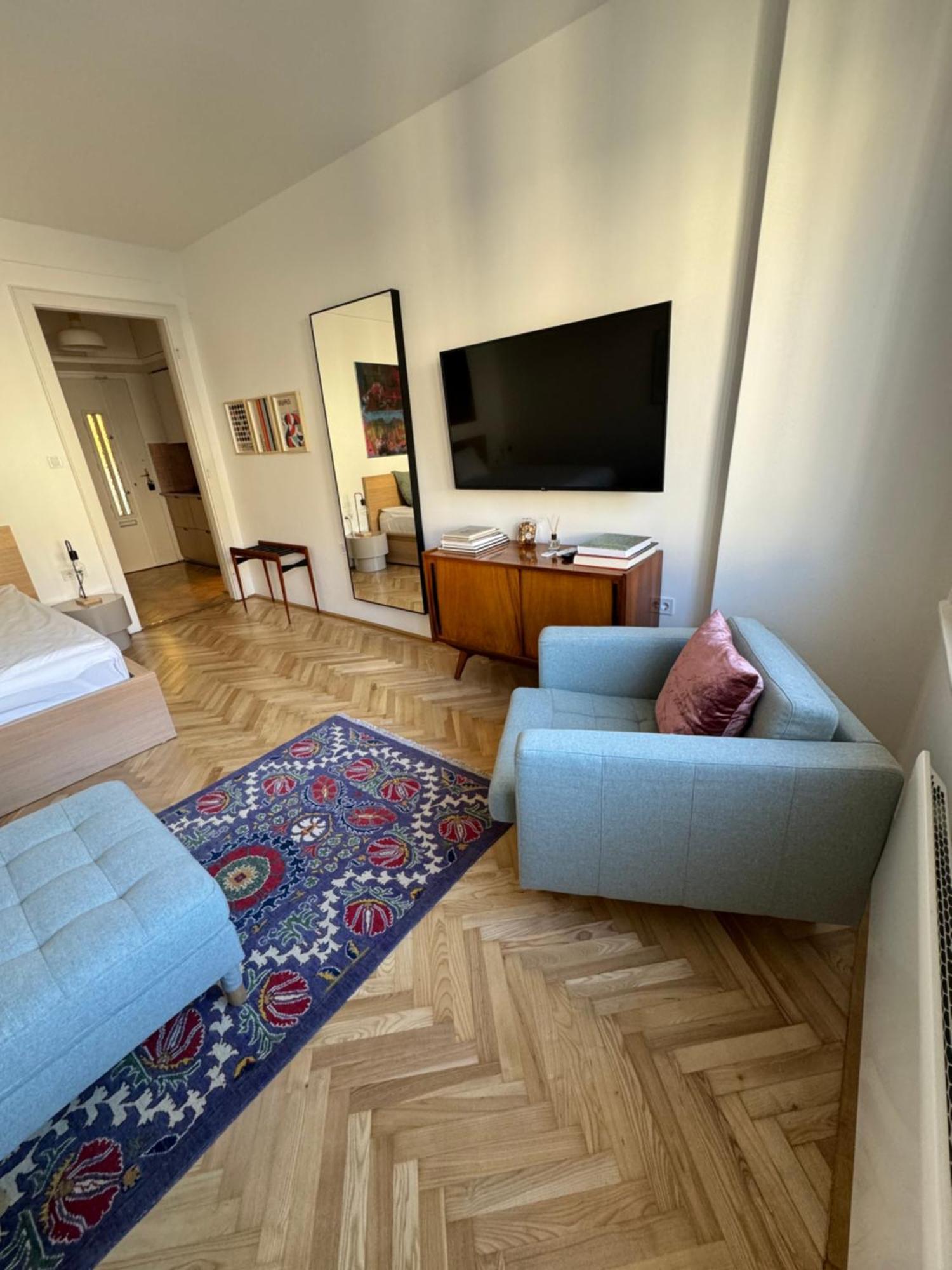 5 Apartment *