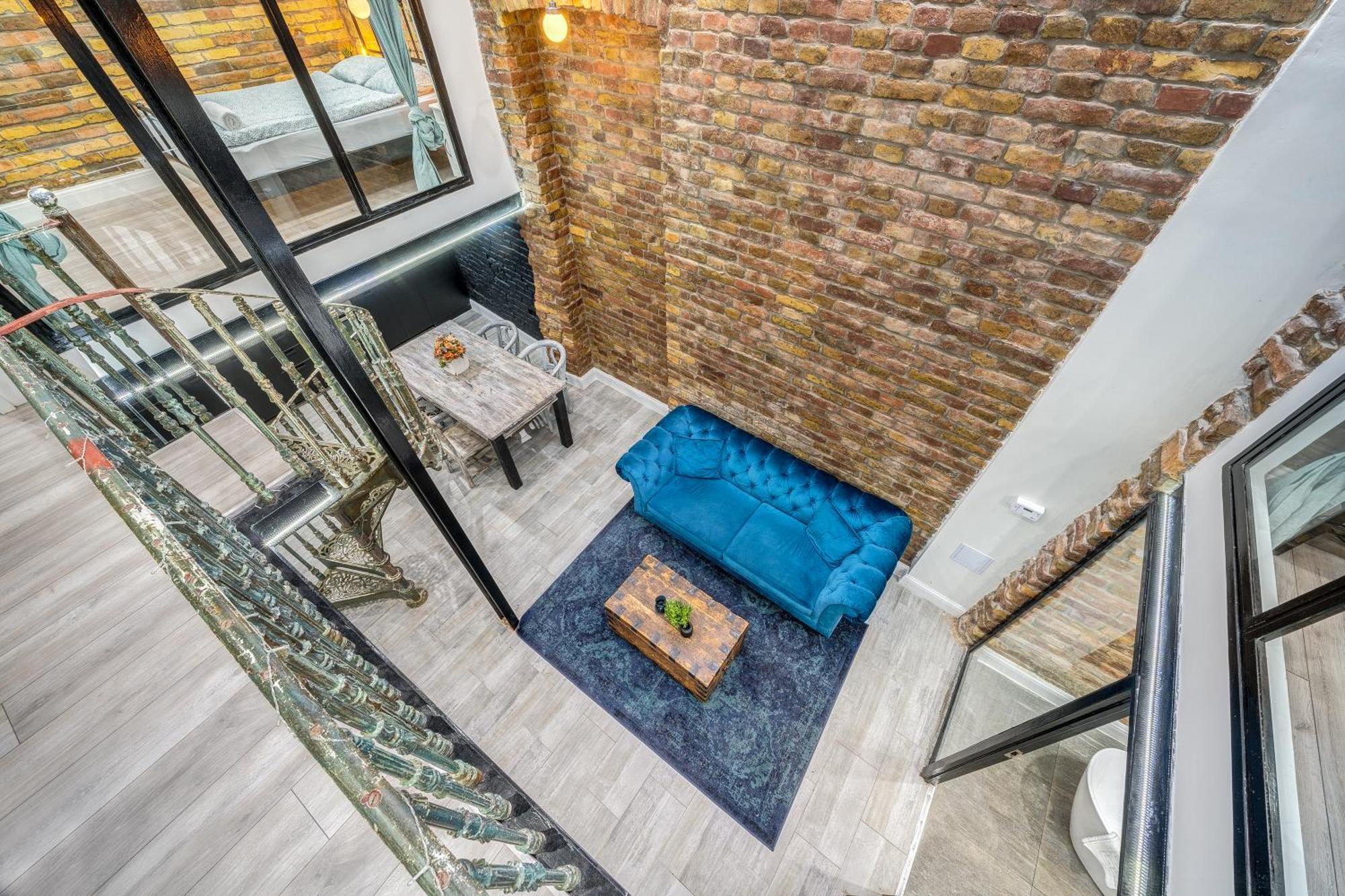 Center Loft Haven: Modern Elegance Appartement