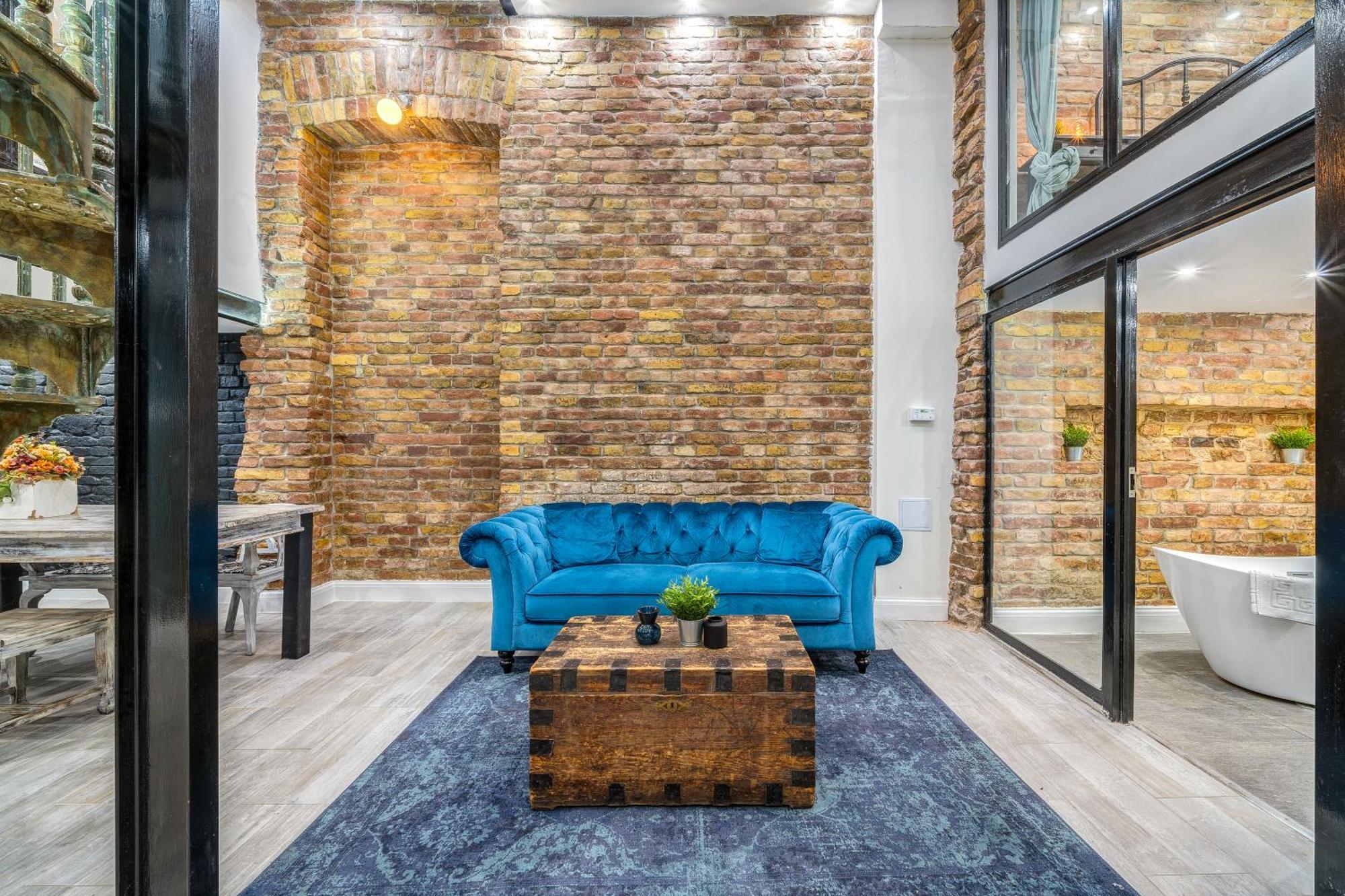 Center Loft Haven: Modern Elegance Appartement Budapest