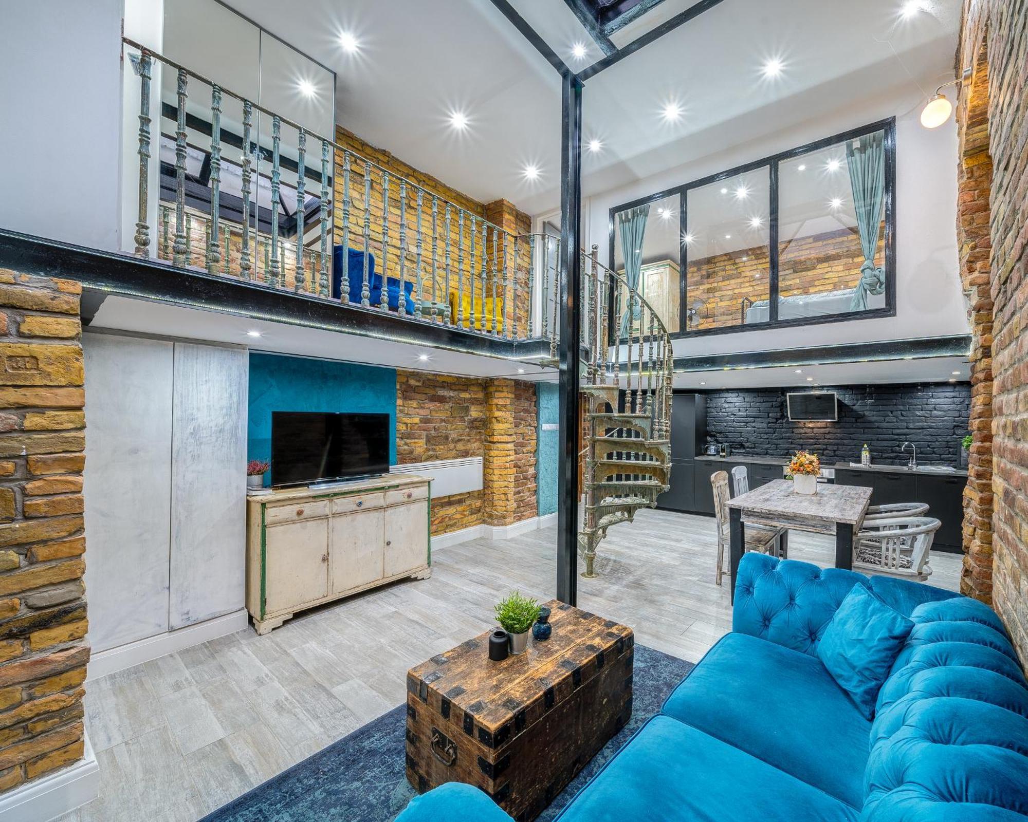 Center Loft Haven: Modern Elegance Budapest