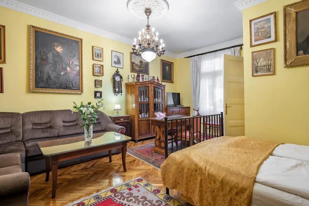 Vamhaz Boulevard Apartment *