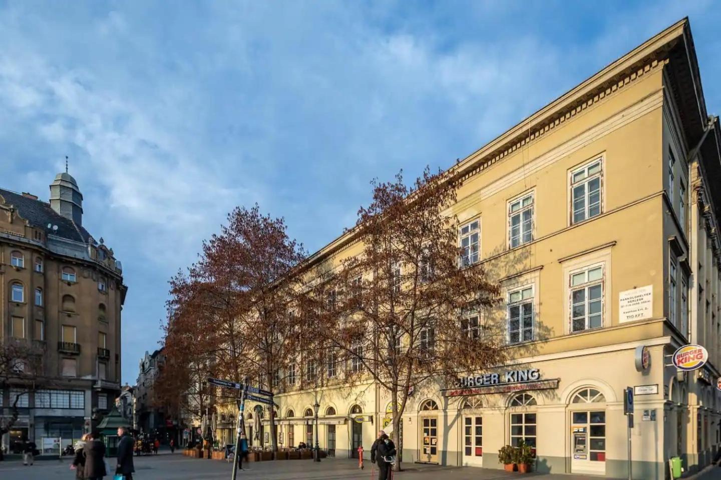 Vamhaz Boulevard * Budapest