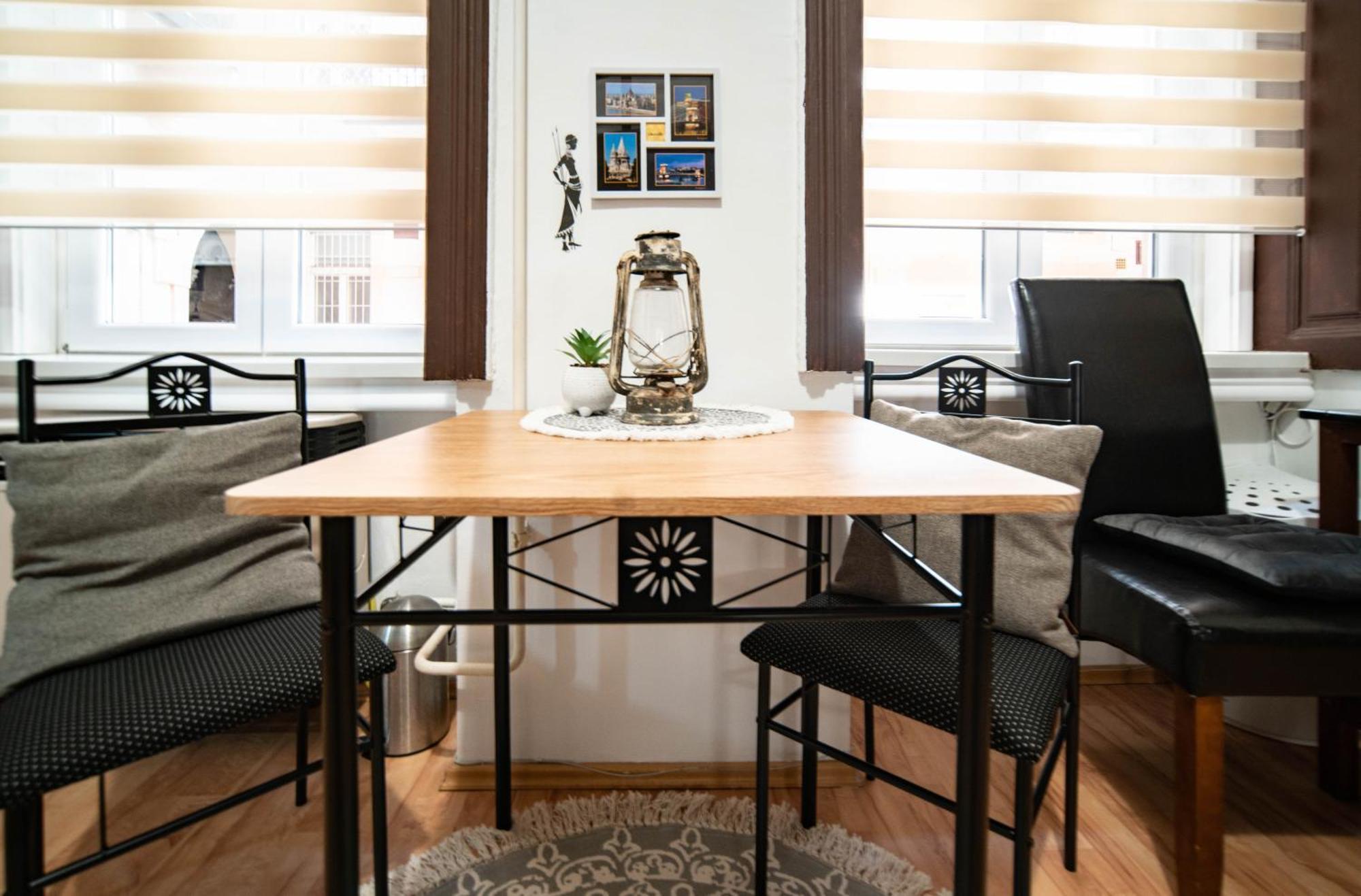 Morocco Lights In Downtown Apartment Budapest