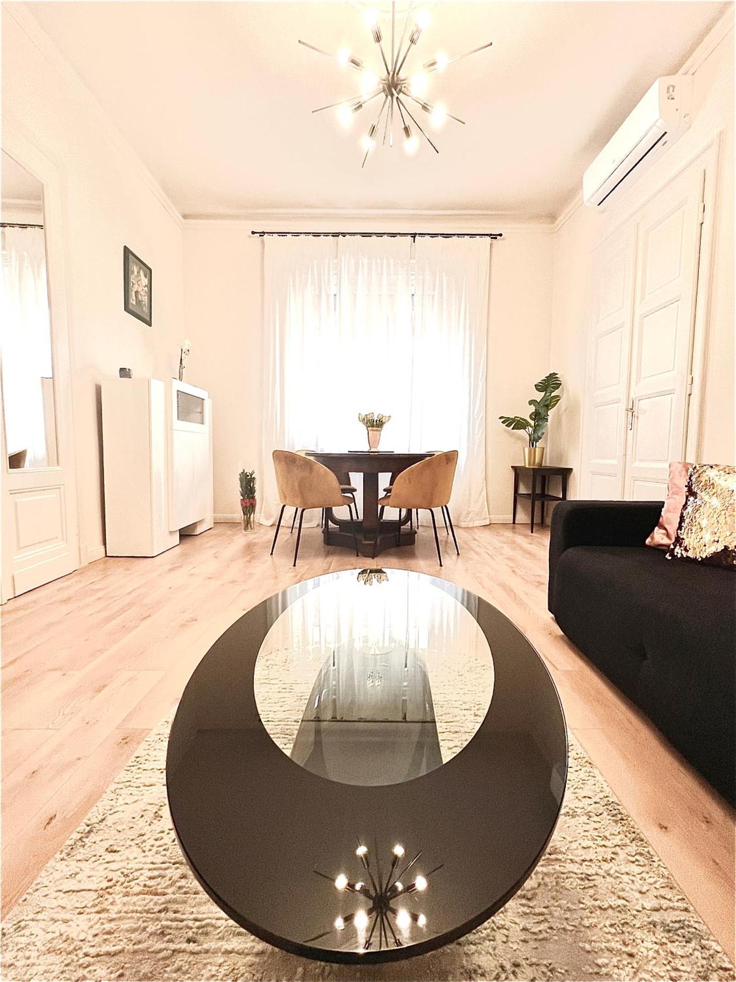 Brand New Parliament Designer Smarthome For 4 Ppl Apartmán