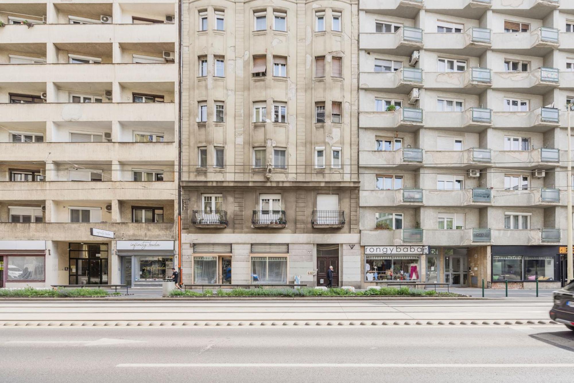 Elegant With Minimalist Design Budapest