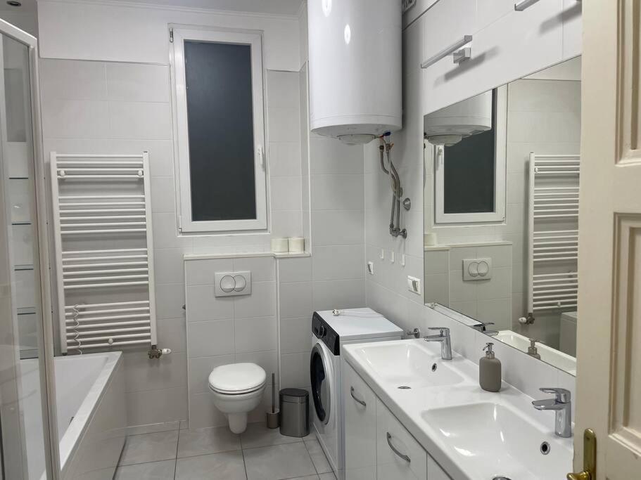 3 Bedroom By The Parliament Boedapest