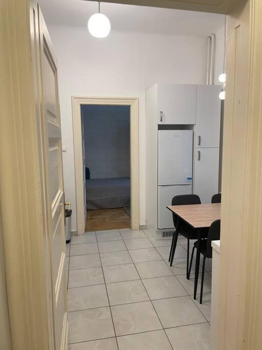 3 Bedroom By The Parliament Apartment